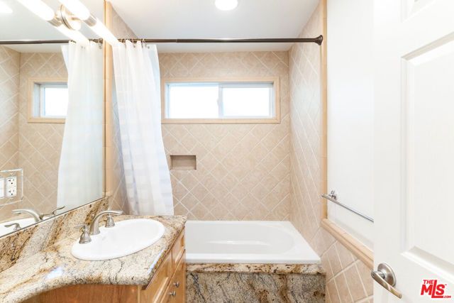 1155 N Clark Street 1, West Hollywood, CA 90069