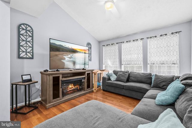 220 FOXTREE DR, Glen Burnie, MD 21061