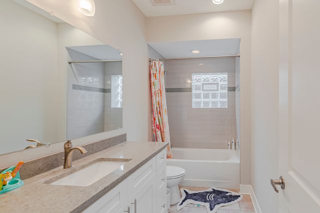 3832 S Emerald Avenue, Chicago, IL 60609