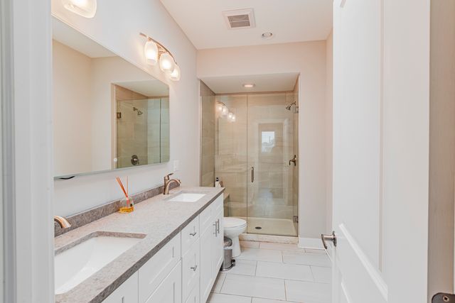 3832 S Emerald Avenue, Chicago, IL 60609