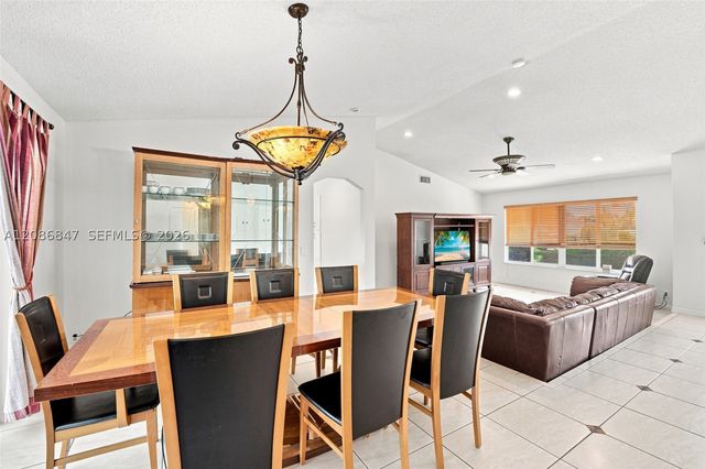 511 NW 104th Ave, Plantation, FL 33324