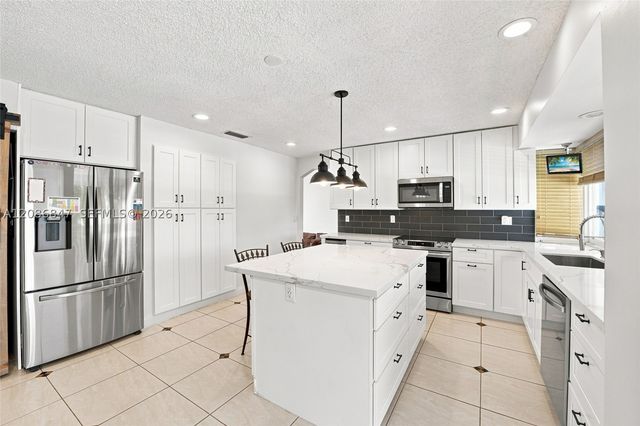 511 NW 104th Ave, Plantation, FL 33324
