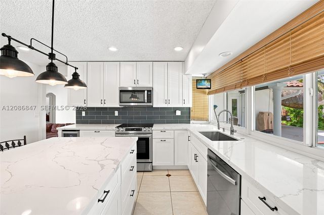 511 NW 104th Ave, Plantation, FL 33324