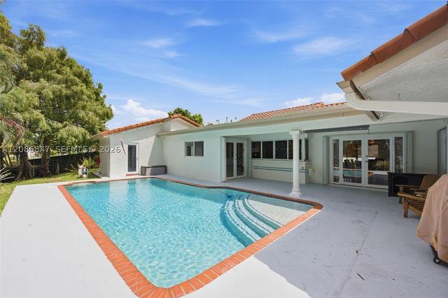 511 NW 104th Ave, Plantation, FL 33324