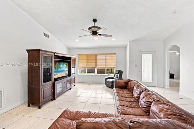 511 NW 104th Ave, Plantation, FL 33324