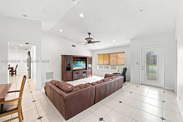 511 NW 104th Ave, Plantation, FL 33324