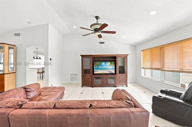511 NW 104th Ave, Plantation, FL 33324