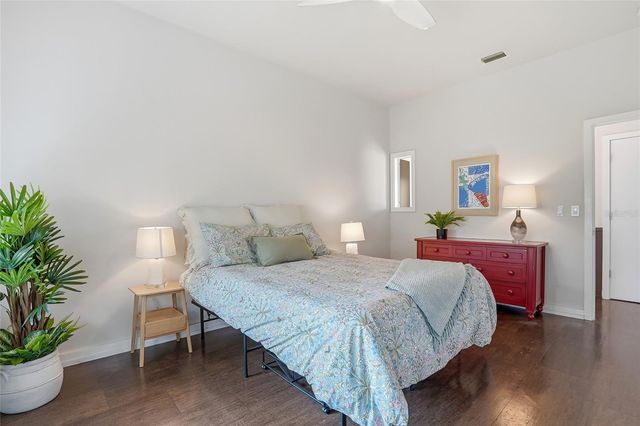 106 FAREHAM PLACE N, St Petersburg, FL 33701