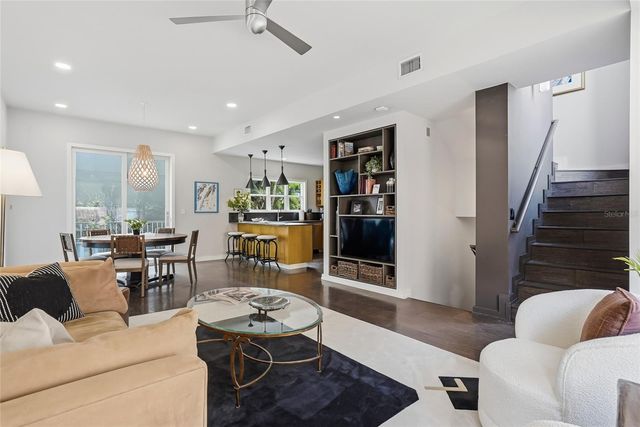 106 FAREHAM PLACE N, St Petersburg, FL 33701