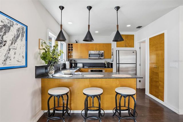 106 FAREHAM PLACE N, St Petersburg, FL 33701