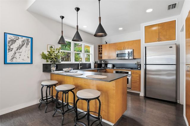 106 FAREHAM PLACE N, St Petersburg, FL 33701