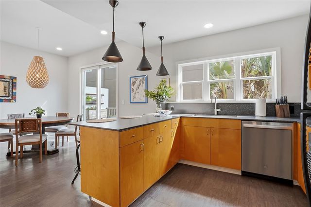 106 FAREHAM PLACE N, St Petersburg, FL 33701