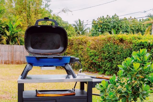 1075 NE 120th St, Biscayne Park, FL 33161