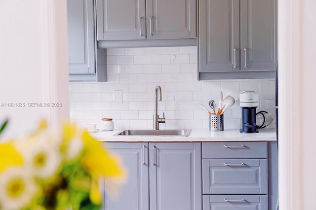 1075 NE 120th St, Biscayne Park, FL 33161