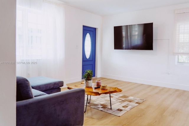 1075 NE 120th St, Biscayne Park, FL 33161