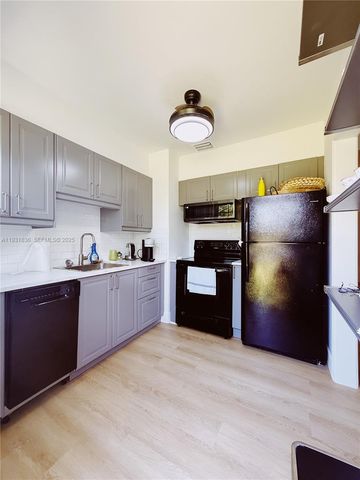 1075 NE 120th St, Biscayne Park, FL 33161