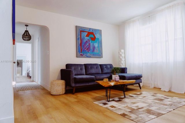 1075 NE 120th St, Biscayne Park, FL 33161