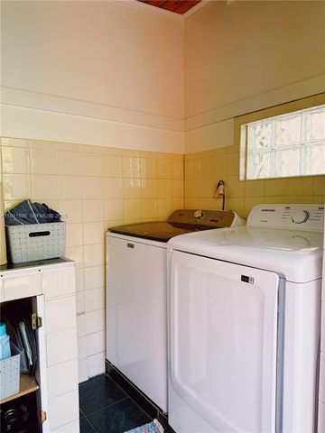 1075 NE 120th St, Biscayne Park, FL 33161