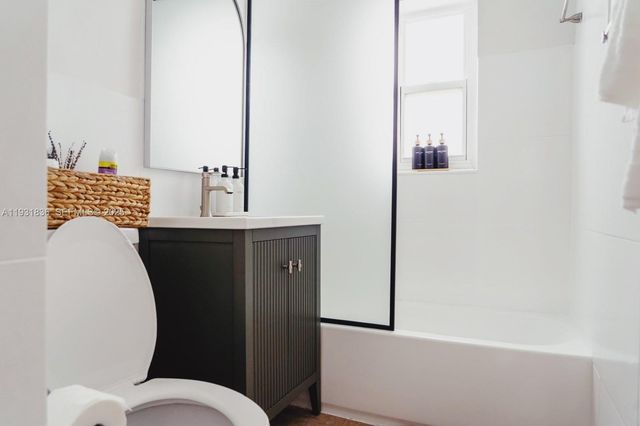 1075 NE 120th St, Biscayne Park, FL 33161