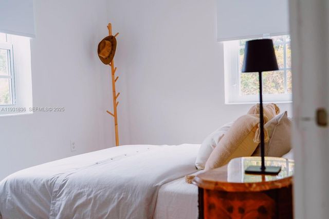 1075 NE 120th St, Biscayne Park, FL 33161