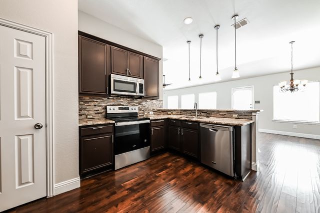 502 Dover Park Trail, Mansfield, TX 76063