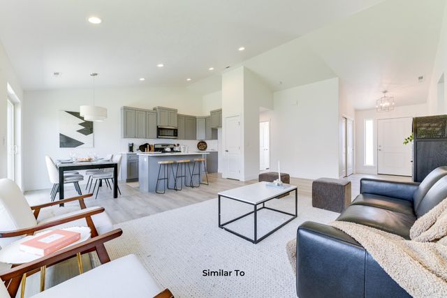 19 W 13th St, Deer Park, WA 99006