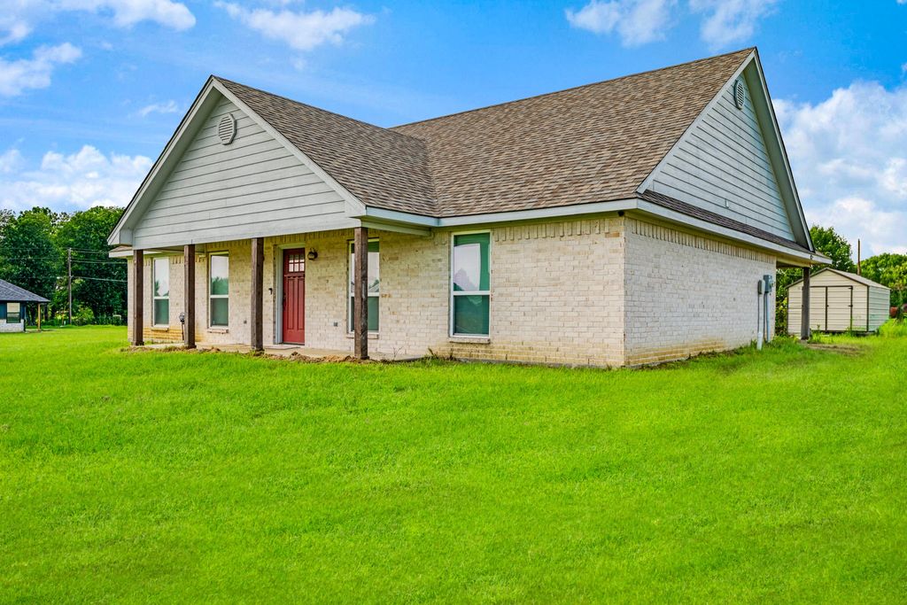 735 TODD Street, Blossom, TX 75416