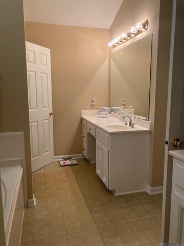 5242 River Meadow Dr, Baton Rouge, LA 70820
