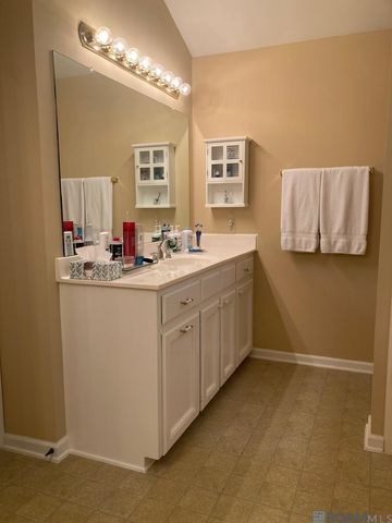 5242 River Meadow Dr, Baton Rouge, LA 70820