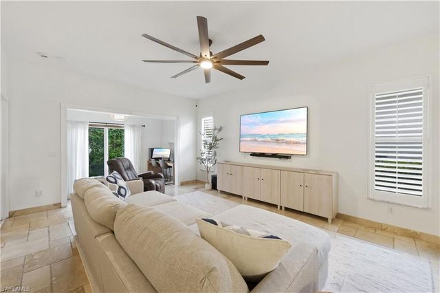 415 Crossfield CIR 81, Naples, FL 34104