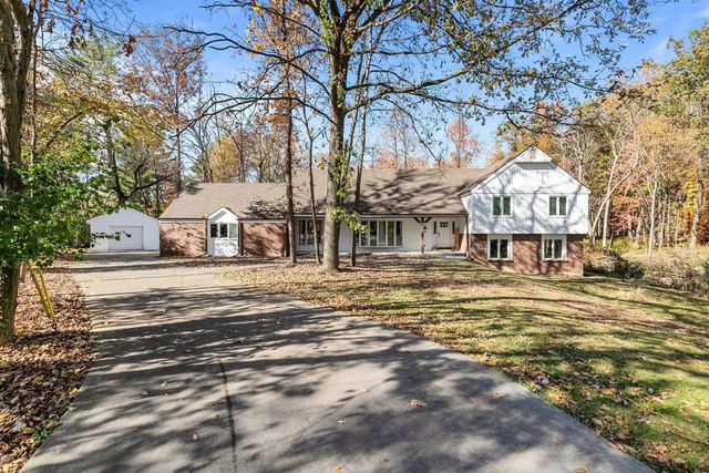 11 HILLTOP COURT, Appleton, WI 54914