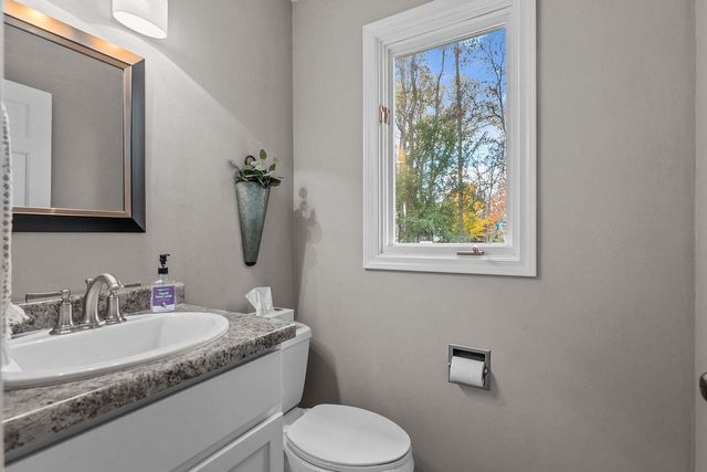 11 HILLTOP COURT, Appleton, WI 54914