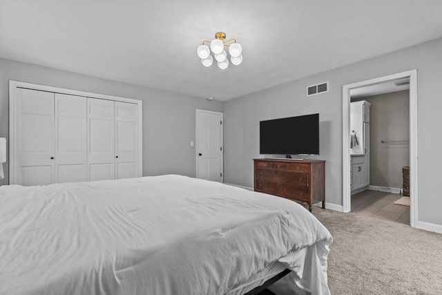 11 HILLTOP COURT, Appleton, WI 54914