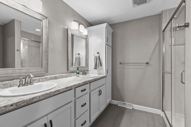 11 HILLTOP COURT, Appleton, WI 54914