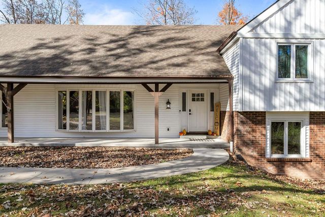 11 HILLTOP COURT, Appleton, WI 54914