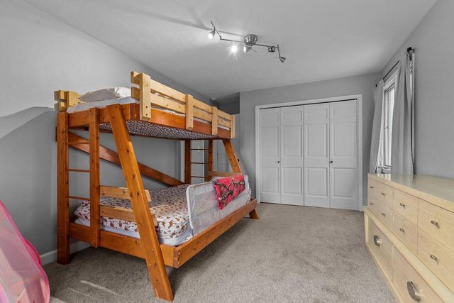 11 HILLTOP COURT, Appleton, WI 54914