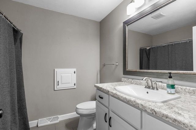 11 HILLTOP COURT, Appleton, WI 54914