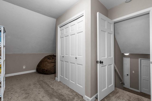 11 HILLTOP COURT, Appleton, WI 54914