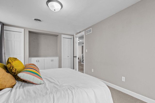 11 HILLTOP COURT, Appleton, WI 54914