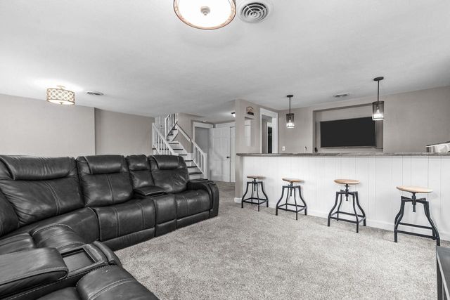 11 HILLTOP COURT, Appleton, WI 54914