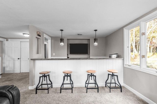 11 HILLTOP COURT, Appleton, WI 54914