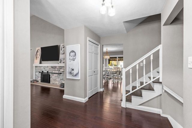 11 HILLTOP COURT, Appleton, WI 54914