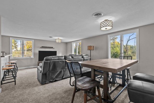 11 HILLTOP COURT, Appleton, WI 54914