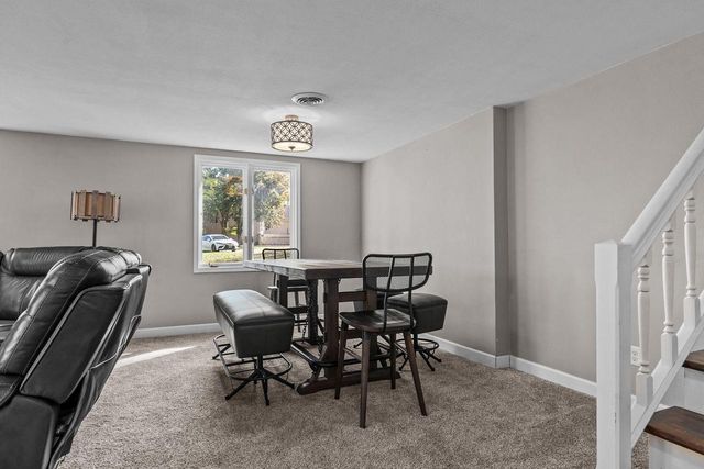 11 HILLTOP COURT, Appleton, WI 54914