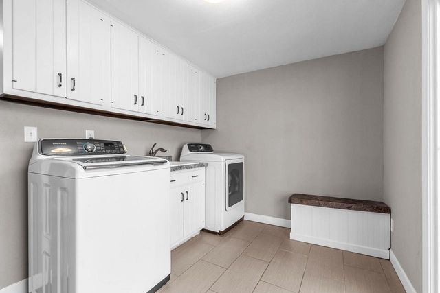 11 HILLTOP COURT, Appleton, WI 54914