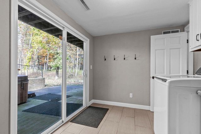 11 HILLTOP COURT, Appleton, WI 54914