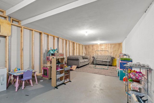 11 HILLTOP COURT, Appleton, WI 54914