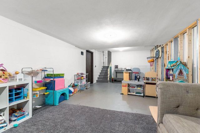 11 HILLTOP COURT, Appleton, WI 54914