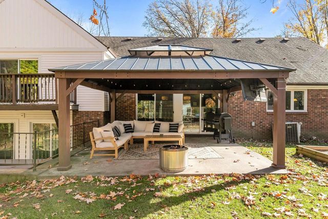 11 HILLTOP COURT, Appleton, WI 54914