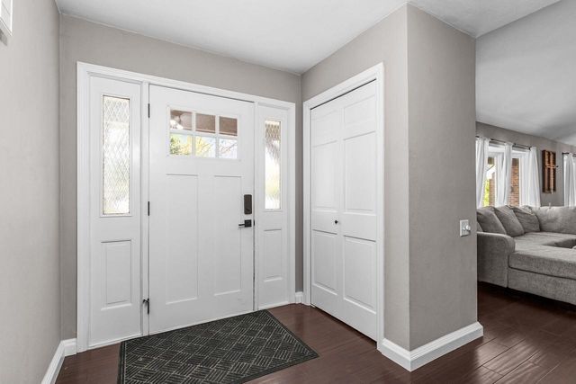 11 HILLTOP COURT, Appleton, WI 54914